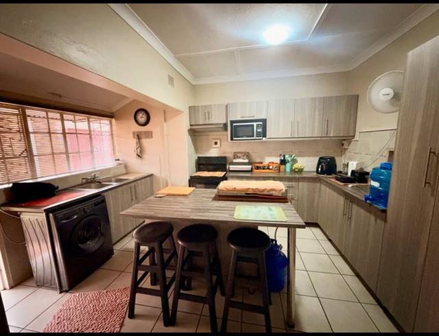3 BEDROOM HOUSE FOR SALE IN VANDERBIJLPARK CE 1